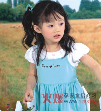 С��B��ͯ�b չ�F(xi��n)��һ�ӵ�С���Ļ�