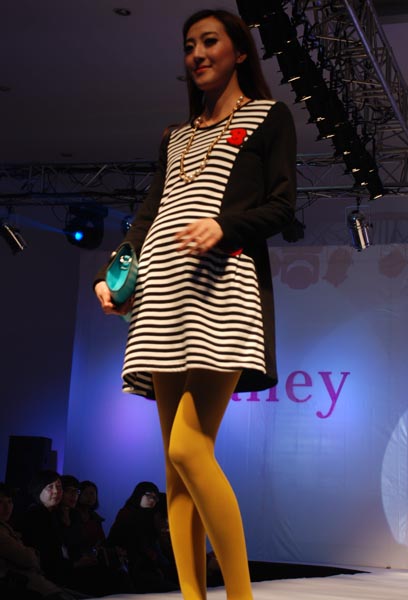 ��(y��u)ؐ�ݺڰחl�yyunf�B�w��