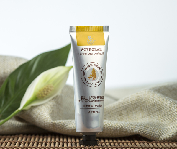 小貝樂(lè)yingye苦參護(hù)臀膏.jpg 小貝樂(lè)yingye苦參護(hù)臀膏.jpg