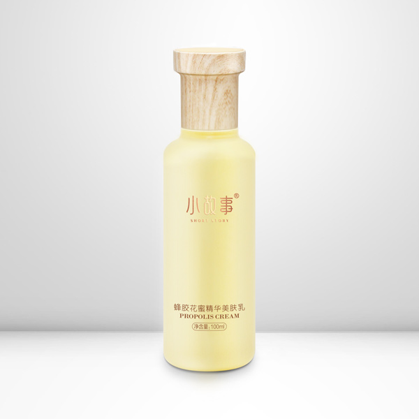 小故事蜂膠花蜜精華美膚乳100ml.jpg 小故事蜂膠花蜜精華美膚乳100ml.jpg