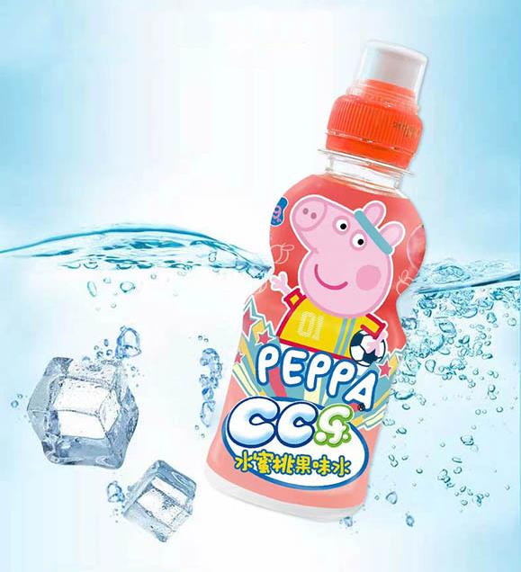 小豬佩奇CC樂(lè)水蜜桃果味水245ml.jpg 小豬佩奇CC樂(lè)水蜜桃果味水245ml.jpg