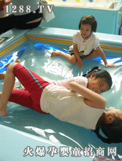 啵啵愛樂園酷炫藍色海水床